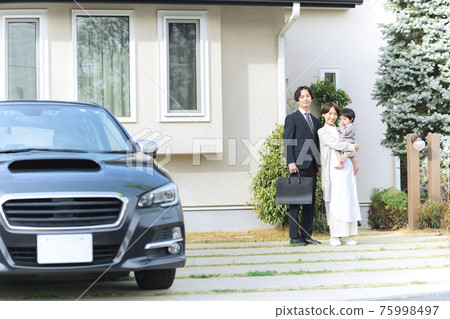 老婆帶娃送老公上班 老婆帶娃送老公上班 75998497