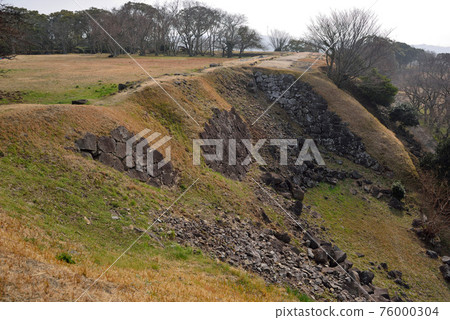 Nagoya Castle Ruins "Tamon Tower Ruins Seen from the Castle Tower" 76000304
