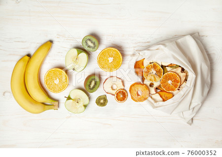 fresh fruits and fruit chips 76000352