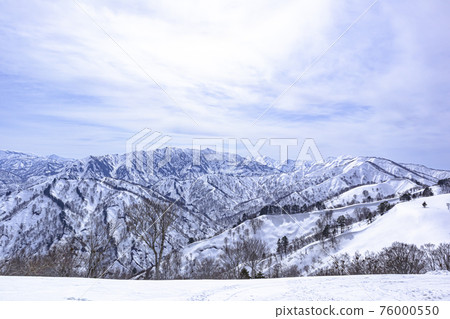 山頂附近的奧多多見丸山滑雪場風景(新潟縣魚沼市) 山頂附近的奧多多見丸山滑雪場風景(新潟縣魚沼市) 76000550