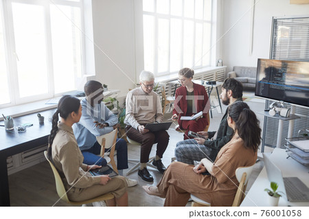 Diverse Business Team in Circle Diverse Business Team in Circle 76001058