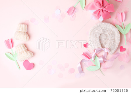 Pink knitted bonnet and booties socks. Set of baby clothes and accessories for spring or summer, mother day. Fashion childs outfit, first baby girl wardrobe, baby shower. Flat lay, top view, copyspace 76001526