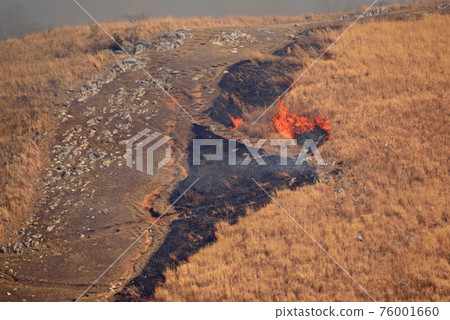 平尾台露天焚燒（上午部分） 76001660