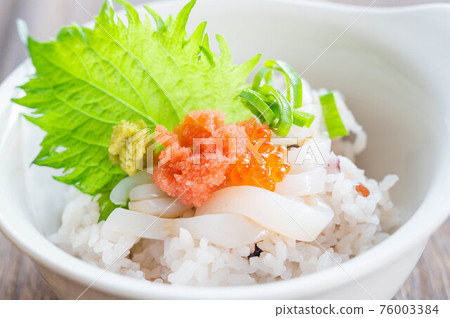 Squid bowl of miscellaneous grain rice Squid bowl of miscellaneous grain rice 76003384