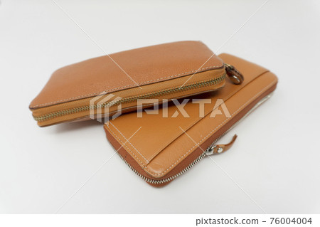 Damaged wallet 76004004