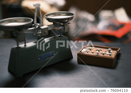 Precision balance (scale) and weight 76004110