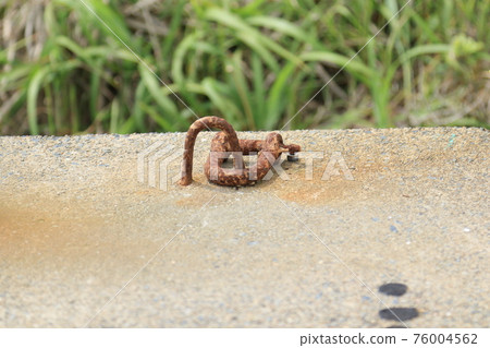 Salt damage rust Salt damage rust 76004562