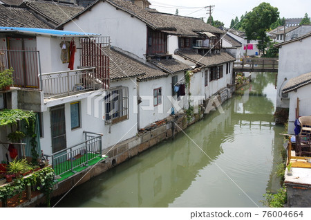 朱家角運河與城市景觀（中國上海） 76004664