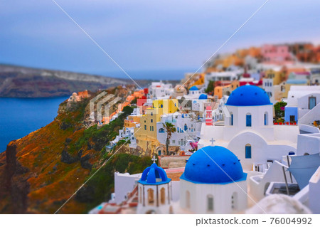Famous greek tourist destination Oia, Greece 76004992