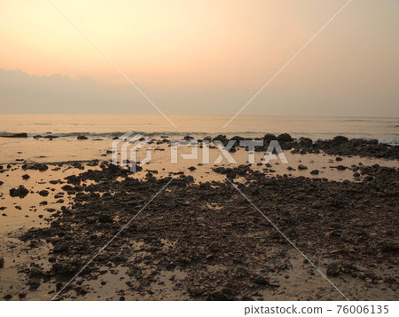 Slow shutter seascape view and beautiful sunrise 76006135