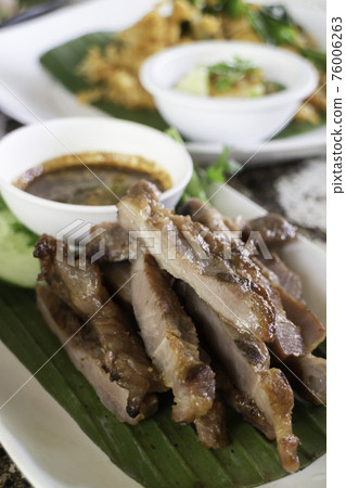 Grilled slice pork neck dipping spicy sauce Grilled slice pork neck dipping spicy sauce 76006263