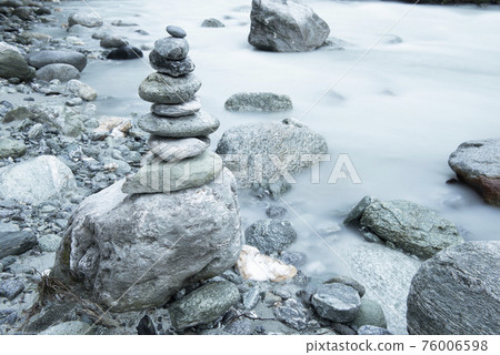 Pile and stones perfectly balanced on the shore of a river Pile and stones perfectly balanced on the shore of a river 76006598
