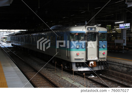 信濃鐵道115系列車(新信州色:輕井澤⇔長野) 信濃鐵道115系列車(新信州色:輕井澤⇔長野) 76007027