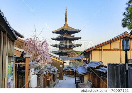 Higashiyama neighborhood Sannenzaka Ninnenzaka Yasaka Tower 76007161