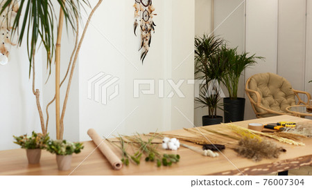 dried flowers and herbs on a table in a florist workshop dried flowers and herbs on a table in a florist workshop 76007304