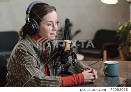 Radio host at work 76008018