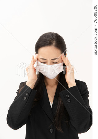 身體狀況不佳的女商人 76009206