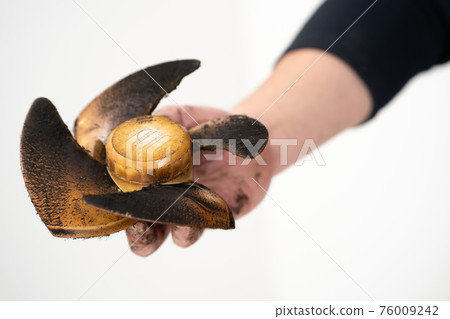 Ventilation fan dirt cleaning 76009242