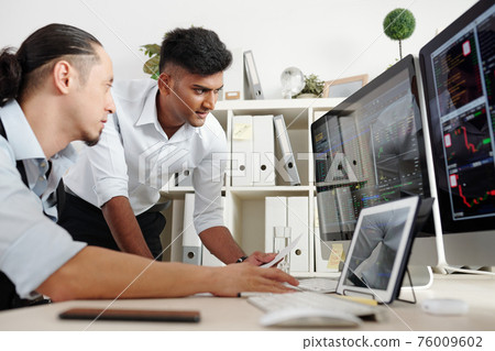 Traders monitoring stock market Traders monitoring stock market 76009602