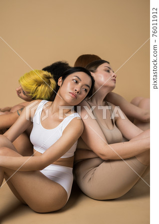 Women showing different types of body shapes and appearance while sitting Women showing different types of body shapes and appearance while sitting 76011912