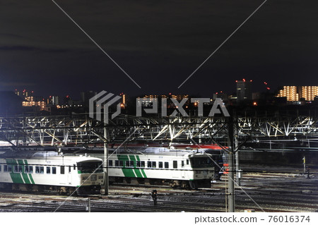 185 series train resting at Higashi-Omiya marshalling yard late at night_Photo taken on March 13, 2021 185 series train resting at Higashi-Omiya marshalling yard late at night_Photo taken on March 13, 2021 76016374