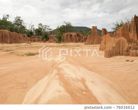Lalu Park in Sakaeo province, Thailand, due to soil erosion has produced stranges shapes Lalu Park in Sakaeo province, Thailand, due to soil erosion has produced stranges shapes 76016812
