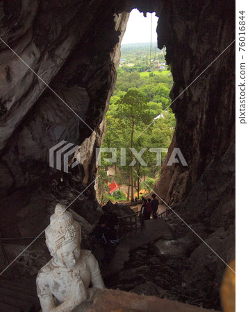 Sun beam in cave 76016844