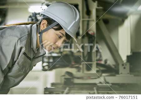 Business mechanic female 76017151