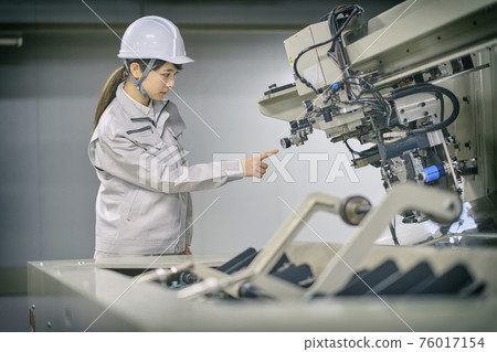 Business mechanic female Business mechanic female 76017154