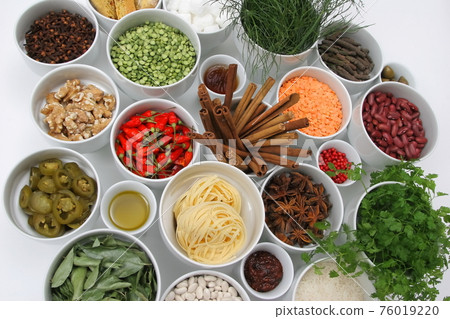 Healthy spices, herbs and seasonings 76019220