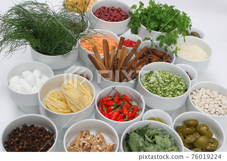 Healthy spices, herbs and seasonings Healthy spices, herbs and seasonings 76019224
