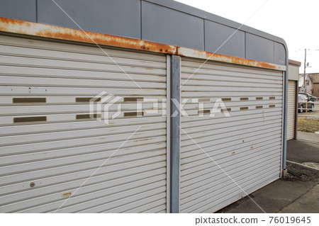 車庫，車棚，房子，停車場，車庫，百葉窗，銹 76019645
