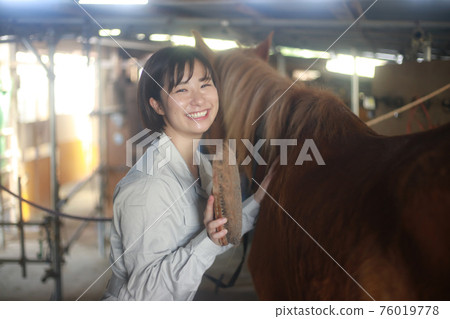 刷馬的女人 76019778