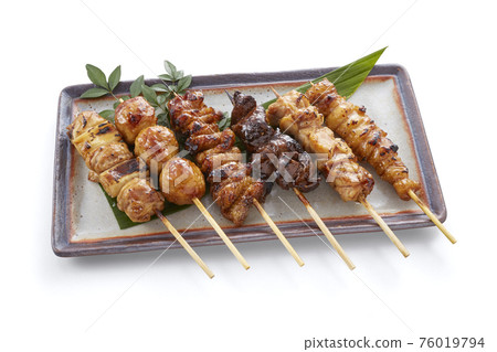 Yakitori sauce platter [liver, onion, meatball, skin, chick, furisode, peach] 76019794