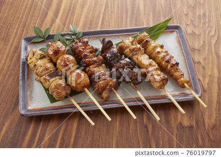 Yakitori sauce platter [liver, onion, meatball, skin, chick, furisode, peach] 76019797