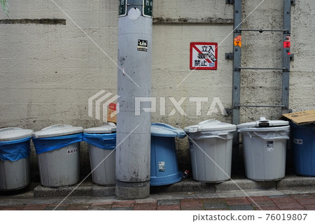 Garbage dump in Shinjuku Garbage dump in Shinjuku 76019807