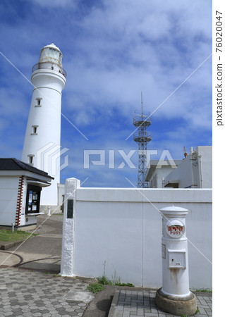 Inubozaki lighthouse and white post Inubozaki lighthouse and white post 76020047