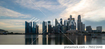 [Singapore] Panorama of the evening view of the Marina Bay area 76021648