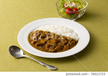 咖哩牛肉飯 76021725