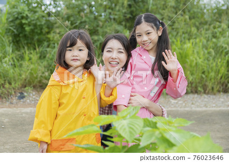 Portrait of happy cheerful family, young mother and two daughters 277 Portrait of happy cheerful family, young mother and two daughters 277 76023646