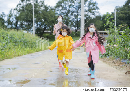 Portrait of happy cheerful family, young mother and two daughters 288 Portrait of happy cheerful family, young mother and two daughters 288 76023675