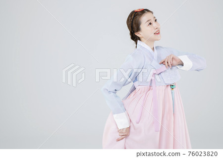 Male and female in Korean traditional clothes Hanbok 035 Male and female in Korean traditional clothes Hanbok 035 76023820