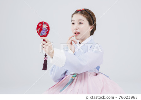 Male and female in Korean traditional clothes Hanbok 132 76023965