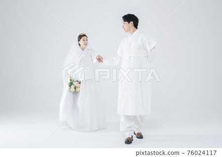 Wedding couple wears korean traditional korean wedding dress Hanbok 102 76024117