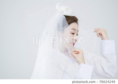 Wedding couple wears korean traditional korean wedding dress Hanbok 046 76024249