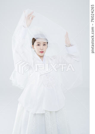 Wedding couple wears korean traditional korean wedding dress Hanbok 052 76024265