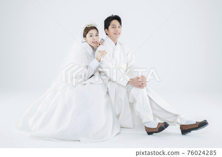 Wedding couple wears korean traditional korean wedding dress Hanbok 124 76024285