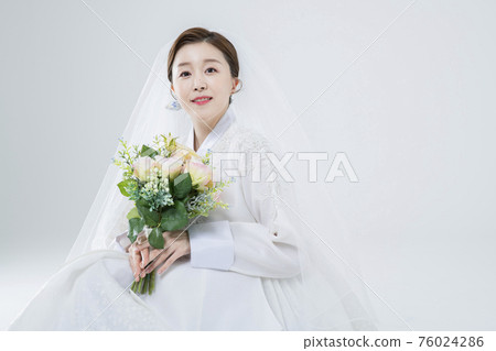 Wedding couple wears korean traditional korean wedding dress Hanbok 070 76024286