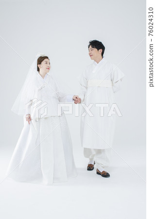 Wedding couple wears korean traditional korean wedding dress Hanbok 111 Wedding couple wears korean traditional korean wedding dress Hanbok 111 76024310