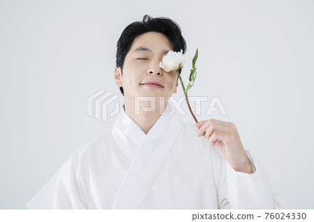 Wedding couple wears korean traditional korean wedding dress Hanbok 090 76024330